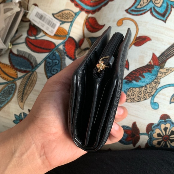 New Kate spade ♠️ wallet - Picture 3 of 3